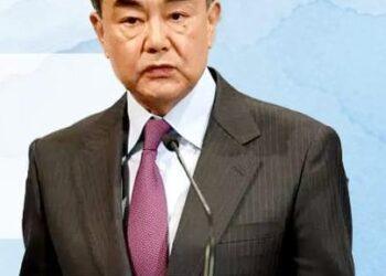 وزير الخارجية الصيني يحث دول الشرق الأوسط على الحفاظ على الهدوء ومعالجة النزاعات عبر الحوار