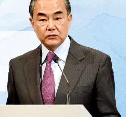 وزير الخارجية الصيني يحث دول الشرق الأوسط على الحفاظ على الهدوء ومعالجة النزاعات عبر الحوار