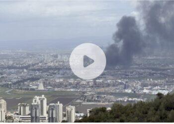 رشقة صاروخية واسعة تستهدف “تل أبيب الكبرى” وإصابات مباشرة في 6 مواقع على الأقل (فيديوهات)