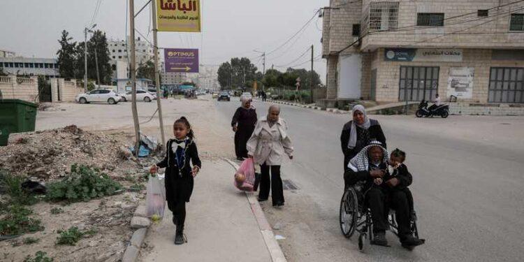 في الضفة الغربية.. لاجئون فلسطينيون في مرمى صواريخ إيران