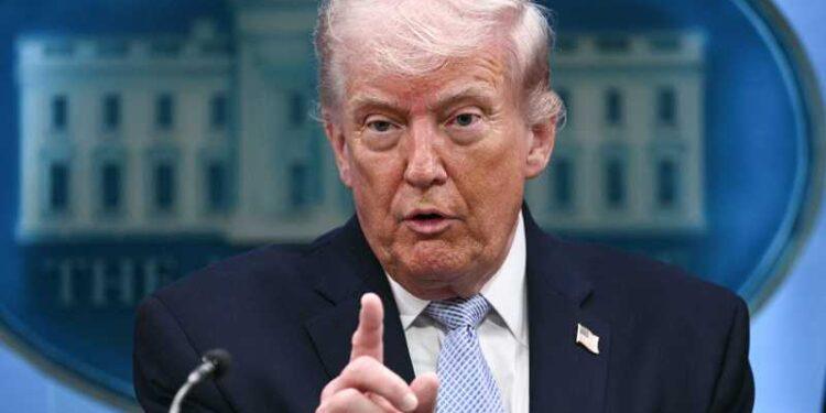 ترامب: سنبحث مع إيران تخفيف الرسوم والعقوبات