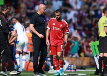 ضربة قاسية لليفربول.. إصابة صلاح تهدد ختام رحلته