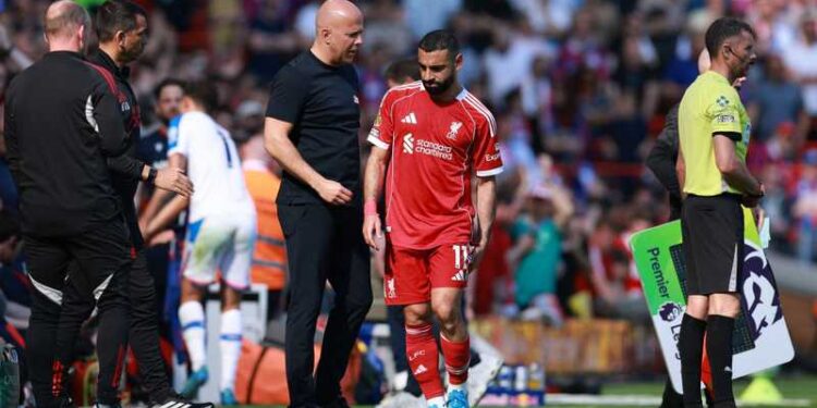ضربة قاسية لليفربول.. إصابة صلاح تهدد ختام رحلته