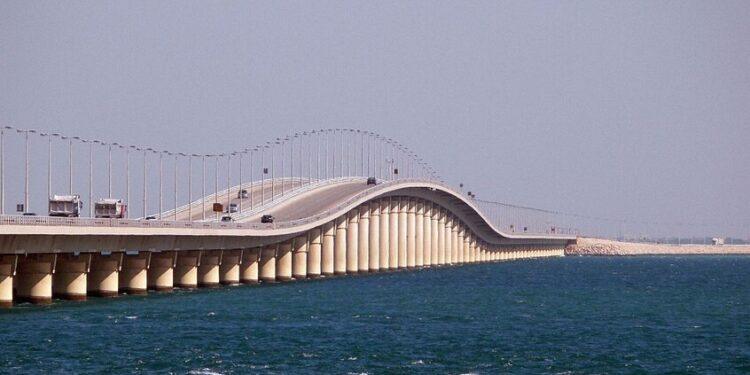 السعودية تعلن إغلاق جسر الملك فهد مع البحرين “احترازيا”