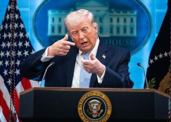 ترامب يهدد بـ”اندثار حضارة بأكملها” الليلة ويعلن تغيير النظام في إيران