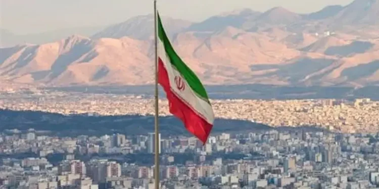 إيران تتوعد بمنع سفن العدو من عبور هرمز وتعلن أن أمن الموانئ للجميع أو لا أحد