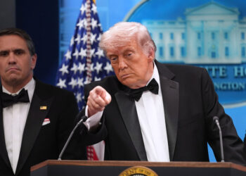 ترامب يعلق بعد محاولة اغتياله: أنا المستهدف ولا علاقة لإيران.. المبنى غير مؤمن وكان يجب أن أنحني