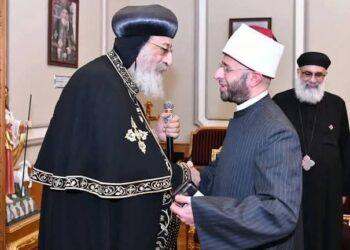 وزير الأوقاف يهنئ البابا تواضروس الثاني والإخوة المسيحيين بعيد القيامة المجيد