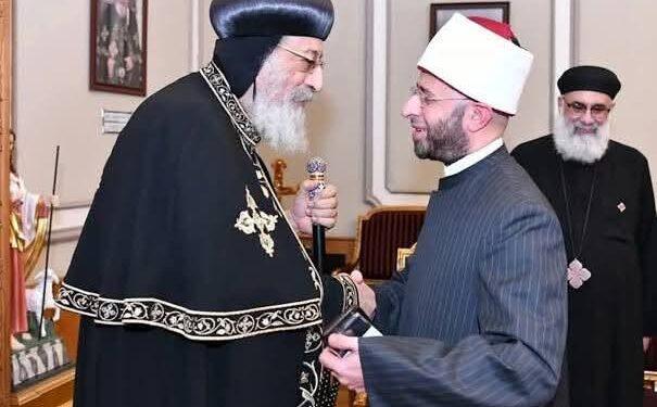 وزير الأوقاف يهنئ البابا تواضروس الثاني والإخوة المسيحيين بعيد القيامة المجيد