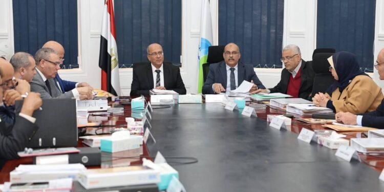 رئيس الشركة القابضة لمياة الشرب يجتمع مع رؤساء الشركات التابعة لمناقشة ملفات هامة تهم جميع العاملين