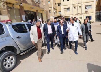 محافظ المنوفية يتفقد مستشفيات أشمون ويحيل 29 من العاملين للتحقيق