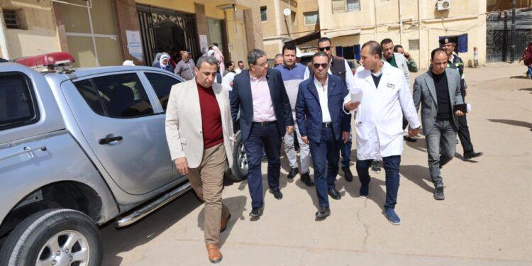 محافظ المنوفية يتفقد مستشفيات أشمون ويحيل 29 من العاملين للتحقيق