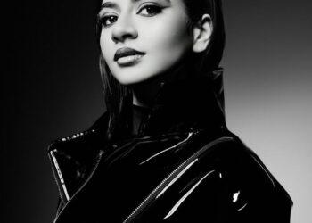 بسنت حاتم تتألق بإطلالة الأبيض والأسود وتبرز أناقتها العصرية