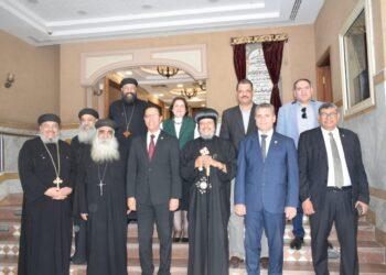 رئيس جامعة بنها يقدم التهنئة للأخوة المسيحيين بعيد القيامة المجيد