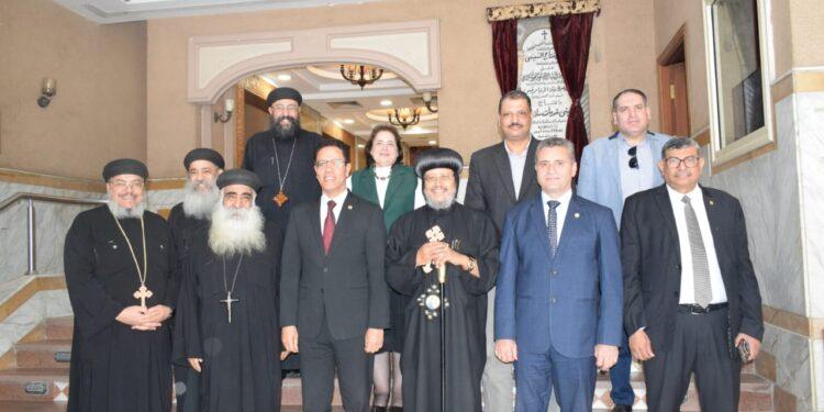 رئيس جامعة بنها يقدم التهنئة للأخوة المسيحيين بعيد القيامة المجيد