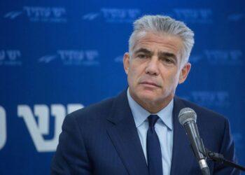 انفجار سياسي في تل أبيب: لابيد يعلن مؤتمرًا عاجلًا لمحاسبة الحكومة بعد “الفشل الذريع” في الحرب