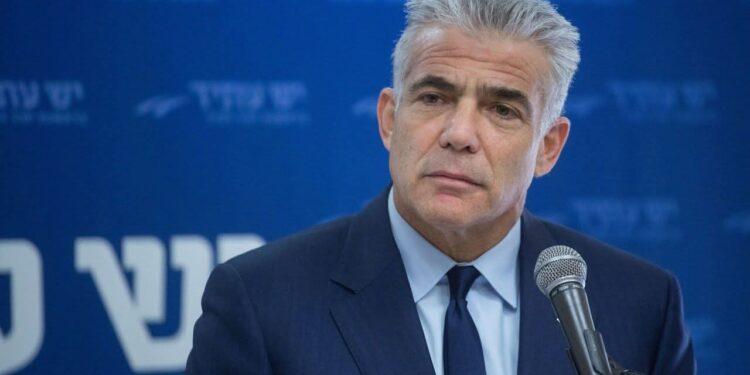 انفجار سياسي في تل أبيب: لابيد يعلن مؤتمرًا عاجلًا لمحاسبة الحكومة بعد “الفشل الذريع” في الحرب