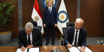 وزير البترول يشهد توقيع عقد توريد خام الفوسفات للمجمع الصناعي الجديد