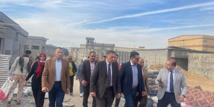 محافظ القليوبية و رئيس شركة مياة الشرب فى جولة لمتابعة أعمال محطة الصرف الصناعي بالشروق.