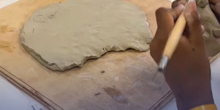 اختتام مبهر لورش كيان… حين يتحول الطين إلى لغة إبداع في بينالي الدرعية