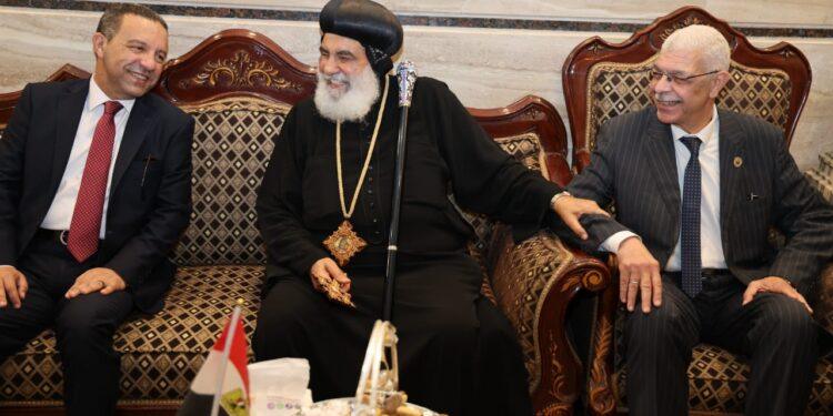 رئيس جامعة المنوفية والمحافظ يقدّمان التهنئة لنيافة الأنبا بنيامين والأخوة الأقباط بمناسبة عيد القيامة المجيد