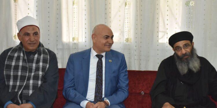 رئيس جامعة مدينة السادات يهنئ الأخوة الأقباط بعيد القيامة خلال زيارة لكنيسة العذراء مريم
