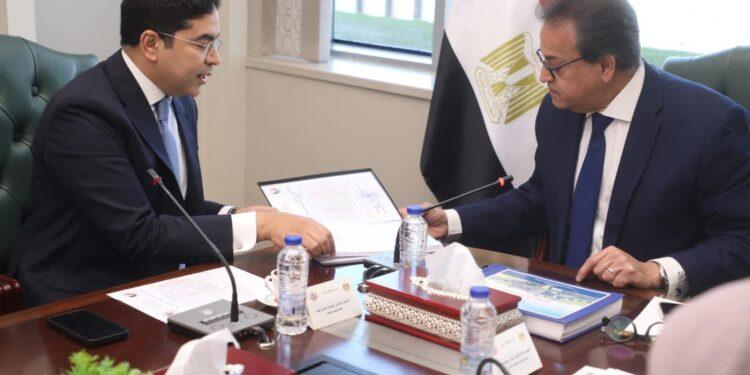 وزير الصحة يناقش تعزيز التعاون مع جمعية الإيثار لتطوير مستشفى الكبد المصري ببلطيم