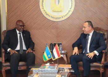وزير التعليم العالي يستقبل نظيره الرواندي وسفير رواندا لبحث تعزيز الشراكة الأكاديمية والبحثية بين البلدين
