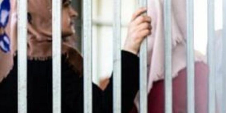 سجن الدامون تحت المجهر: انتهاكات جسيمة بحق الأسيرات بين الاكتظاظ والتجويع والإهمال الطبي