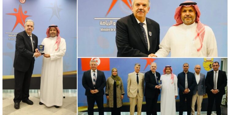 وزير الرياضة التونسي يستقبل رئيس الاتحاد الدولي ويؤكد دعم تطوير كرة القدم المصغرة