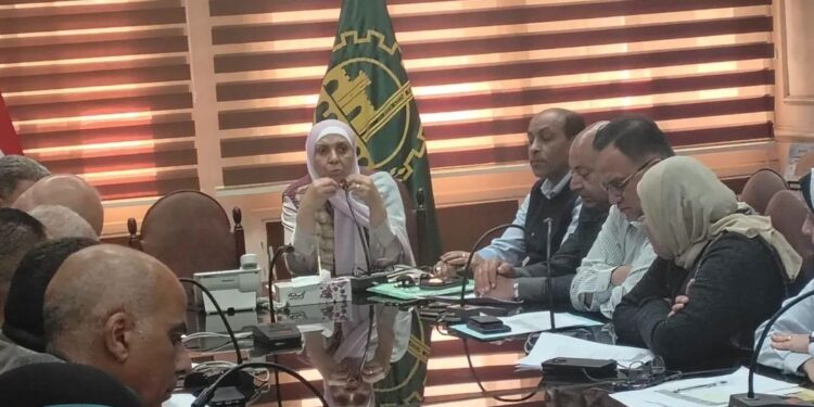 محافظ القليوبية يوجه بمتابعة ملف التصالح ومواجهة مخالفات البناء خلال اجتماع موسع برئاسة السكرتير العام