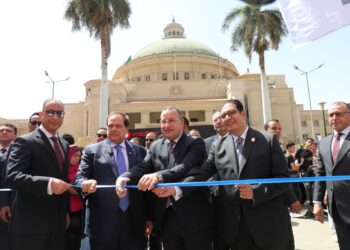 وزير التعليم العالي ومحافظ الجيزة ورئيس جامعة القاهرة يفتتحون ملتقى التوظيف والتدريب بالجامعة لعام 2026