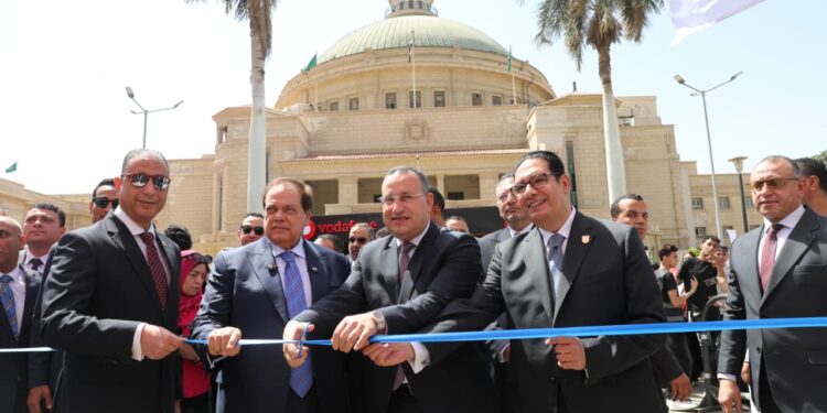 وزير التعليم العالي ومحافظ الجيزة ورئيس جامعة القاهرة يفتتحون ملتقى التوظيف والتدريب بالجامعة لعام 2026