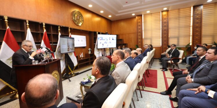 وزير العدل يدشن منظومة الربط الإلكتروني لتعليق الخدمات الحكومية للممتنعين عن سداد النفقة بمحكمة شمال القاهرة ويؤكد: لا تهاون في حقوق الأسرة