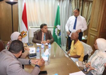 محافظ القليوبية يعقد اللقاء الجماهيري لحل مشاكل المواطنين بالخانكة ويوجه بسرعة إدراج سيدة تعول أبناءها ضمن برنامج “تكافل وكرامة”.