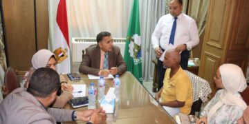 محافظ القليوبية يعقد اللقاء الجماهيري لحل مشاكل المواطنين بالخانكة ويوجه بسرعة إدراج سيدة تعول أبناءها ضمن برنامج “تكافل وكرامة”.