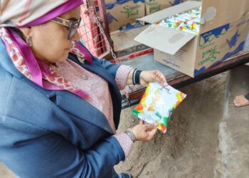 حملة تموينية مفاجئة بقيادة وكيلة المديرية وضبط مصنع بدون ترخيص بسرياقوس وبحيازته منتجات مجهولة المصدر