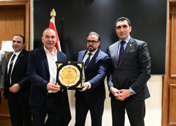 محمد مجاهد رئيس لجنة الشباب والرياضة يكرم التوأم حسام وإبراهيم حسن بمجلس النواب