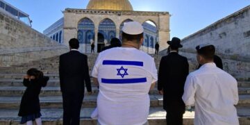 اقتحام استفزازي للأقصى: مستوطنون يؤدون طقوسًا جماعية قرب باب الرحمة تحت حماية الاحتلال