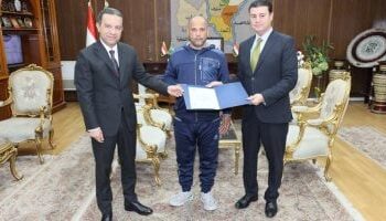 تسليم عقود تقنين جديدة لأراضى أملاك الدولة لواضعي اليد بالمنوفية