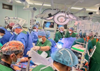 بعد قرابة 13 ساعة متواصلة ، نجاح عملية فصل التوأم الملتصق الفلبيني “كليا وموريس آن” بعد عملية جراحية معقدة