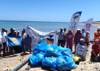 حملة لمحميات البحر الأحمر لنظافة الشواطئ وحماية البيئة من المخلفات .