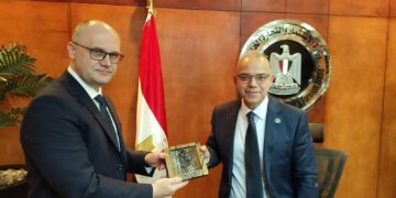 سفير جمهورية بيلاروسيا مصر يلتقى مع وزير الاستثمار والتجارة الخارجية المصري