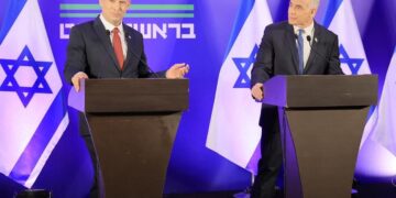 تحالف انتخابي يهز إسرائيل:بينت ولبيد في جبهة واحدة والليكود يصفه بتحالف الإخوان