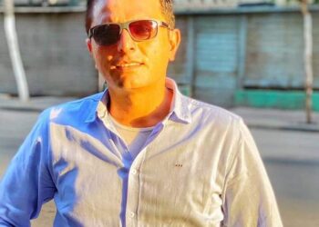 الصحفي والإعلامي مصطفى مكي يهنئ المقدم محمد عبدالمنعم بتجديد الثقة رئيسًا لمباحث قسم الأميرية