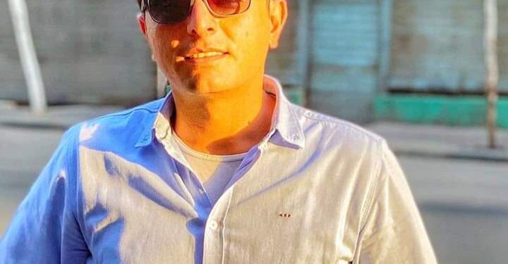 الصحفي والإعلامي مصطفى مكي يهنئ المقدم محمد عبدالمنعم بتجديد الثقة رئيسًا لمباحث قسم الأميرية