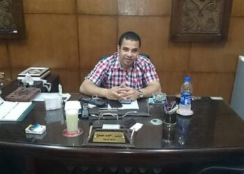 الصحفي والإعلامي مصطفى مكي يهنئ المقدم أحمد مصلح بتجديد الثقة رئيسًا لمباحث قسم السلام أول