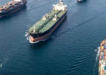 صور الأقمار الصناعية تفضح معركة النفط إيران تحشد ناقلاتها في تشابهار تحت عين الحصار الأمريكي