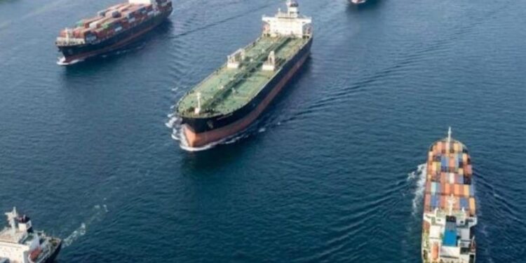 صور الأقمار الصناعية تفضح معركة النفط إيران تحشد ناقلاتها في تشابهار تحت عين الحصار الأمريكي