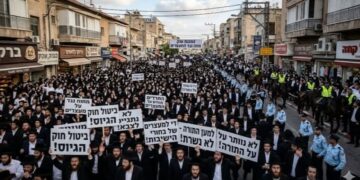 الحريديم ينفجرون في وجه التجنيد القسري واقتحام منزل قائد الشرطة العسكرية ينتهي باعتقال 25 متظاهراً